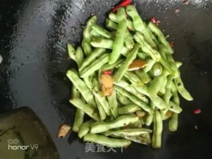 Make A salad for the eggs in the blue step 1