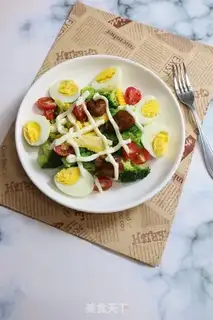 Make A salad for the eggs in the blue step 3