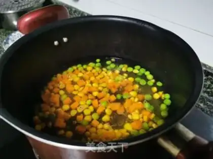 Make Yangzhou fried rice step 1