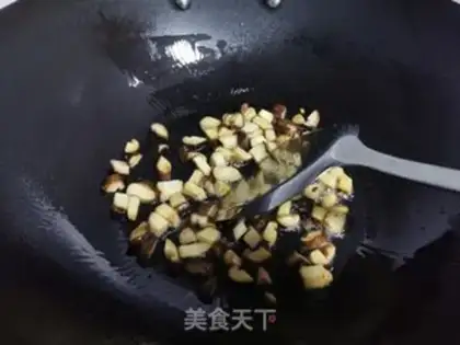 Make Yangzhou fried rice step 2