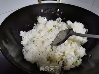 Make Yangzhou fried rice step 6