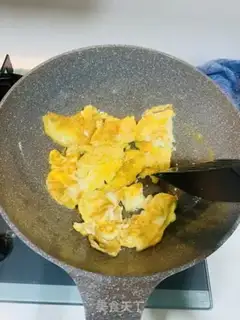 Make Pumpkin egg soup step 1