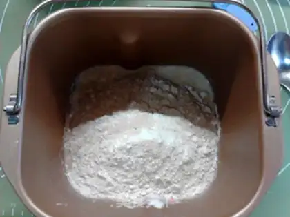 Make A fragrance of raisin raisin and coconut bouquet bread step 1