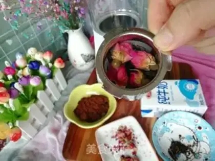 Make Black sugar rose milk tea step 1