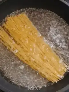 Make Cheese and beef pasta step 1