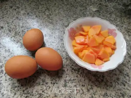 Make Pumpkin fried eggs step 0