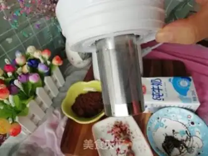 Make Black sugar rose milk tea step 2