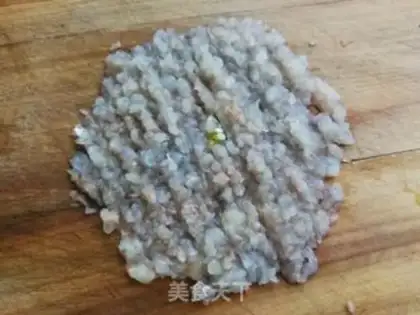 Make Shrimp insect dumplings step 1