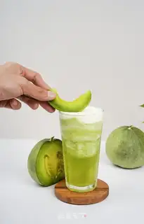 Make The emerald summer smoothies step 5