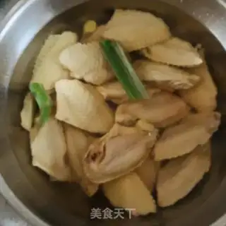 Make The chips are on the wings step 0