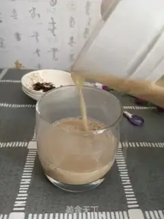 Make Homemade pearl milk tea step 7