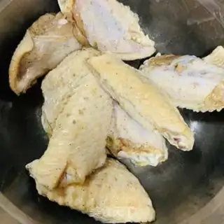 Make The chips are on the wings step 5