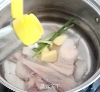 Make The cold hand tore the chicken step 1