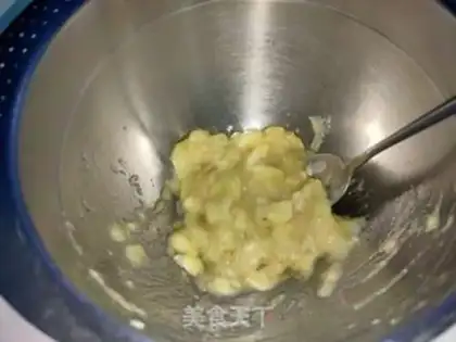 Make Sesame banana sticks step 1