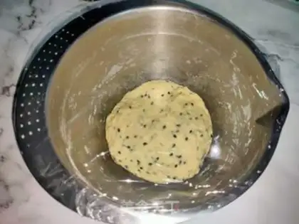 Make Sesame banana sticks step 4