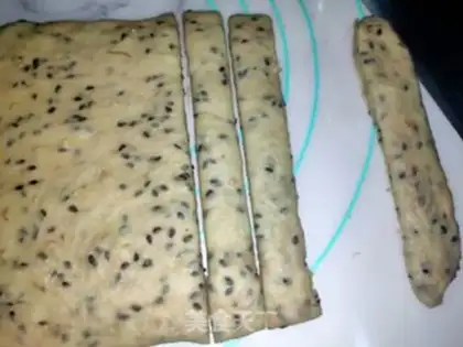 Make Sesame banana sticks step 6