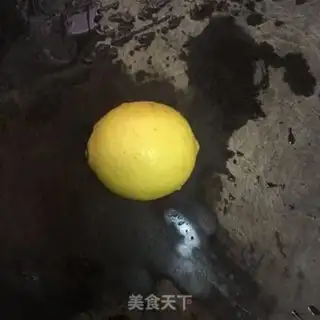 Make Ice-cold lemon honey water step 0