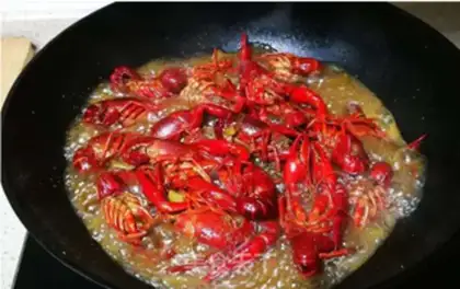 Make Spicy lobster step 1