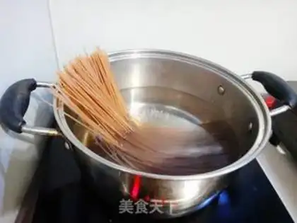 Make Meat and bean red rice step 0