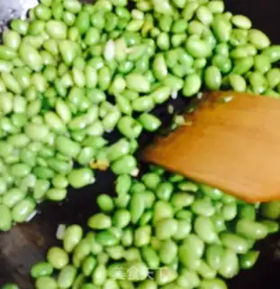 Make Rhodish and fried beans step 1