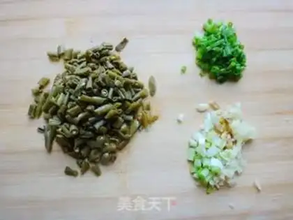 Make Meat and bean red rice step 4