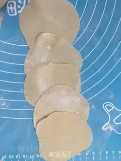 Make Cream egg fan shrimp skin step 4