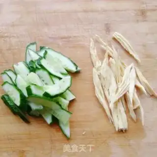 Make The cucumbers step 1