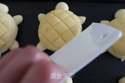 Make A turtle pineapple bag step 14