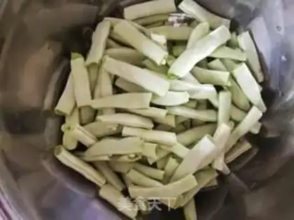 Make Four seasons of bean meat step 2