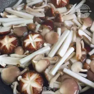 Make Five flowers for mushrooms step 6