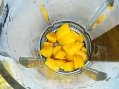 Make The durian mango milkshake step 2
