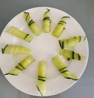 Make Frozen needle mushrooms step 1