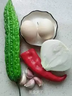 Make Eggs and onions step 0