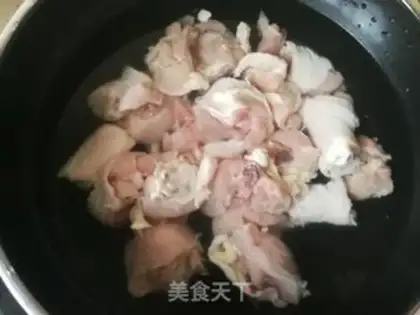 Make Carrot potatoes, chicken legs step 1