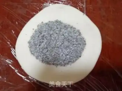 Make Black sesame triangle step 3