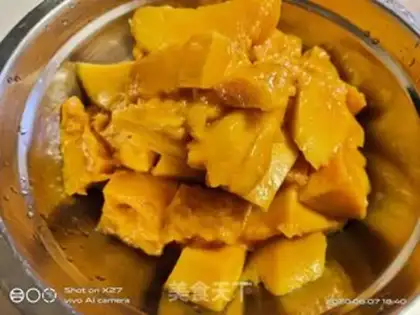 Make Mango muddled grapes step 1