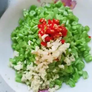 Make Four seasons of chicken buns with soy sauce step 1