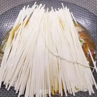 Make Four season bean noodles step 7