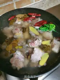 Make Red burning pig hoof step 1