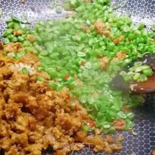 Make Four seasons of chicken buns with soy sauce step 7