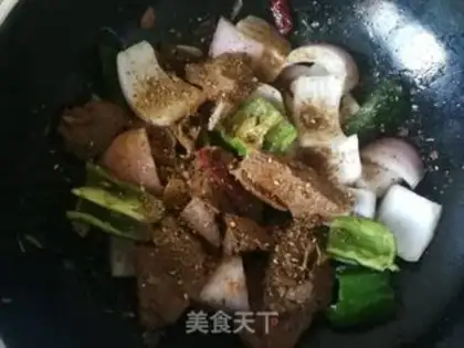 Make Onion fried lamb step 11