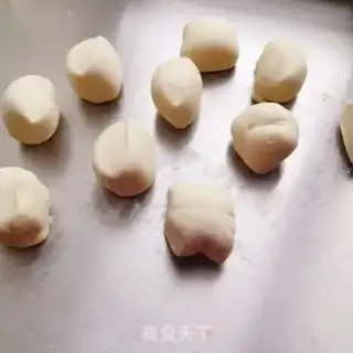 Make Four seasons of chicken buns with soy sauce step 12