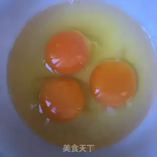 Make Onion pepper fried eggs step 2