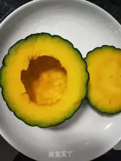Make Pumpkin steamed eggs step 1