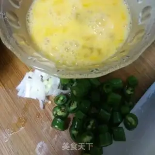 Make Hot pepper eggs and tofu step 1