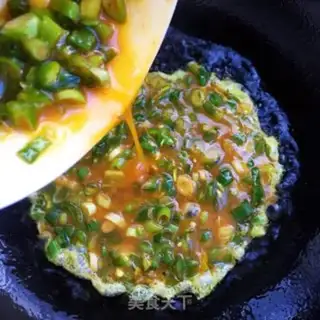 Make Onion pepper fried eggs step 6