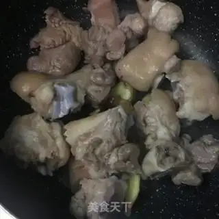 Make Roasted pig feet step 3