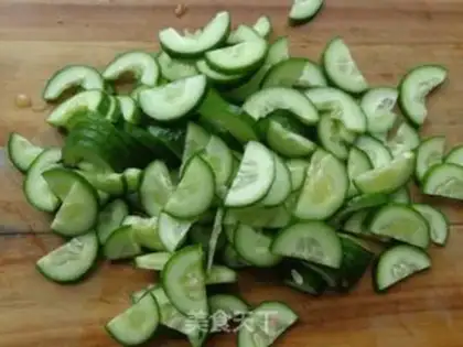 Make cucumber black-mucked meat step 2