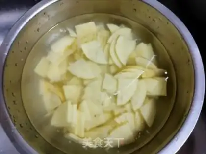 Make Crayfish and potatoes step 1