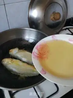 Make Squirt the yellowfish step 3
